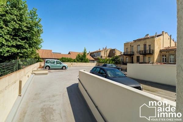 Studio et son parking