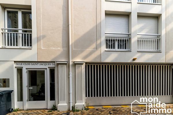 Studio et son parking