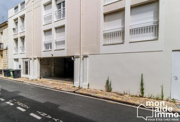 Studio et son parking