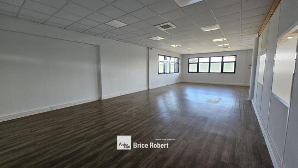 Bureaux à louer rénovés à Bron avec parkings et accès transports