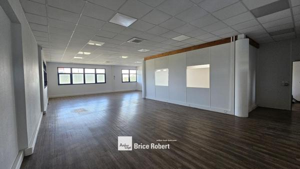 Bureaux à louer rénovés à Bron avec parkings et accès transports
