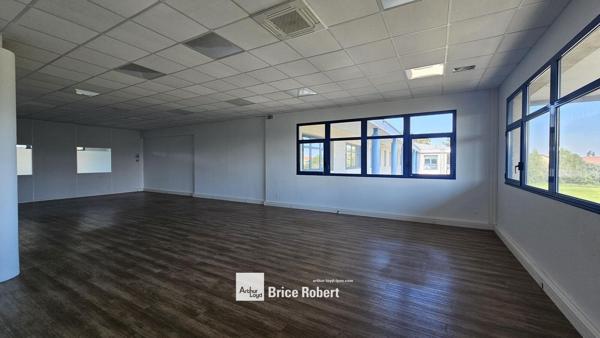 Bureaux à louer rénovés à Bron avec parkings et accès transports