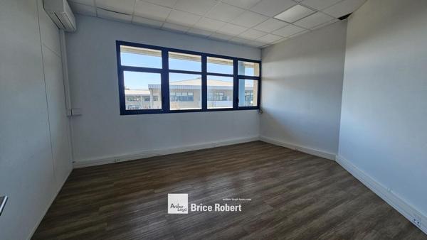 Bureaux à louer rénovés à Bron avec parkings et accès transports