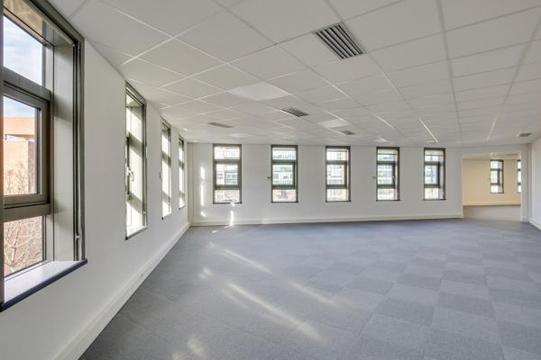 Bureaux à louer à Rueil-Malmaison avec parking et accès RER A