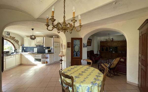 Maison à vendre    4 pièces •  Lablachère