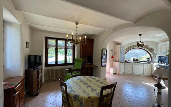 Maison à vendre    4 pièces •  Lablachère