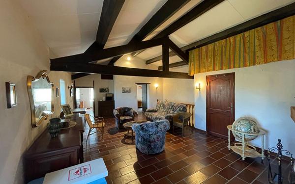 Maison à vendre    4 pièces •  Lablachère