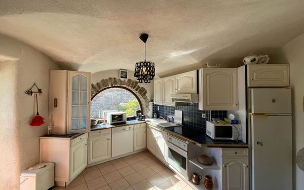 Maison à vendre    4 pièces •  Lablachère