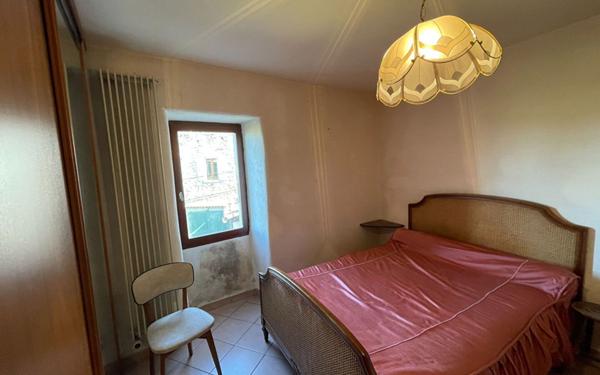 Maison à vendre    4 pièces •  Lablachère