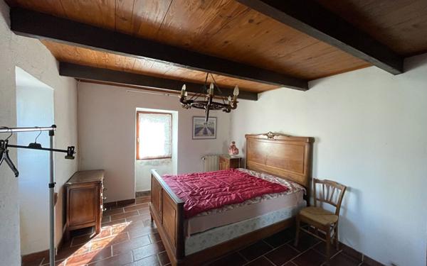 Maison à vendre    4 pièces •  Lablachère