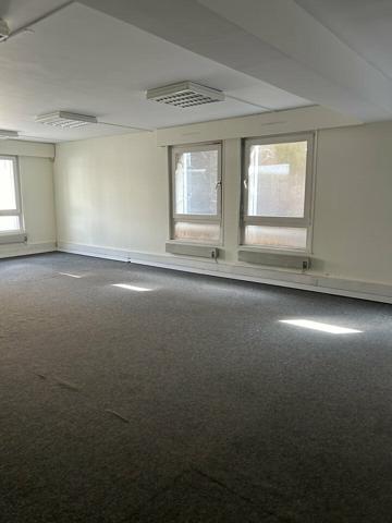 BUREAUX à VENDRE de 568.49 m²