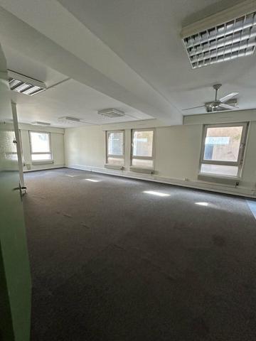 BUREAUX à VENDRE de 568.49 m²