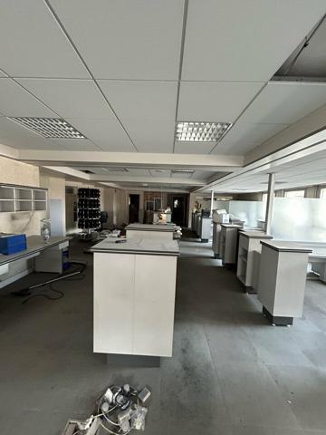 BUREAUX à VENDRE de 568.49 m²