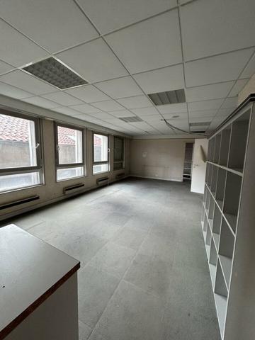 BUREAUX à VENDRE de 568.49 m²