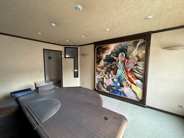 BUREAUX à VENDRE de 568.49 m²
