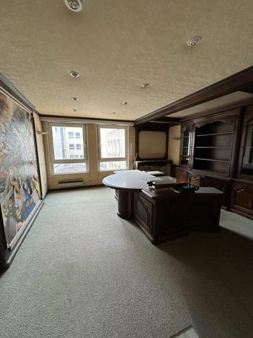 BUREAUX à VENDRE de 568.49 m²