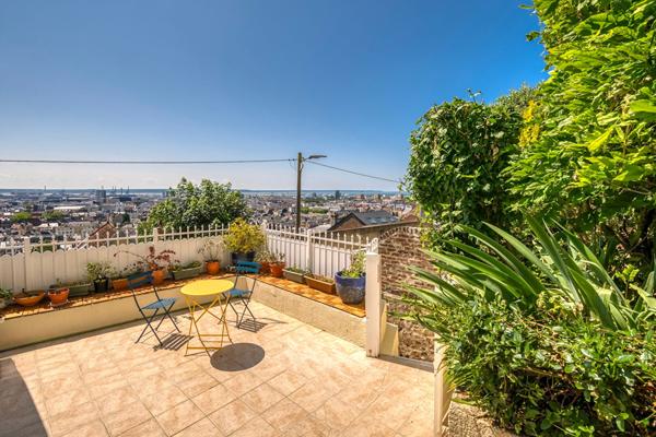 Charmante maison de ville avec garage, terrasses et vue panoramique