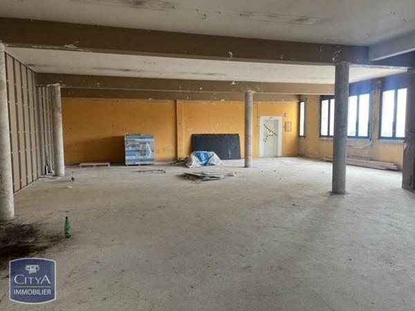 Local professionnel à louer 245m²