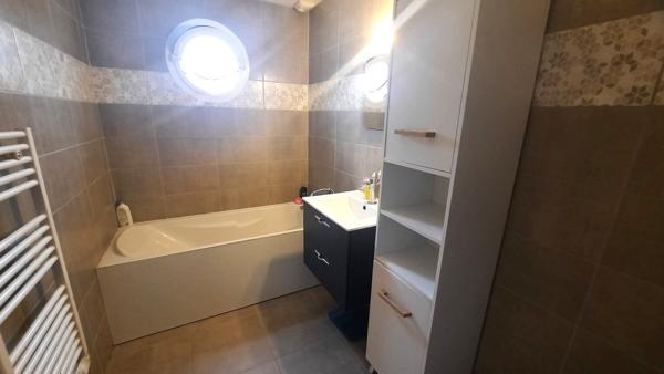 Exclusivité L'ADRESSE Tiercé, Maison de plain-pied contemporaine au coeur des commodités