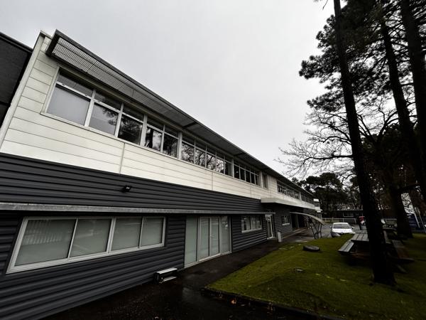 Bureaux à louer 490 m² à Gradignan sur site sécurisé avec parking