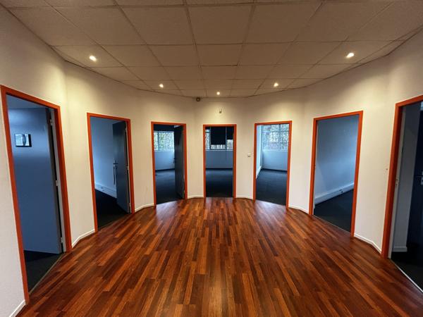 Bureaux à louer 490 m² à Gradignan sur site sécurisé avec parking