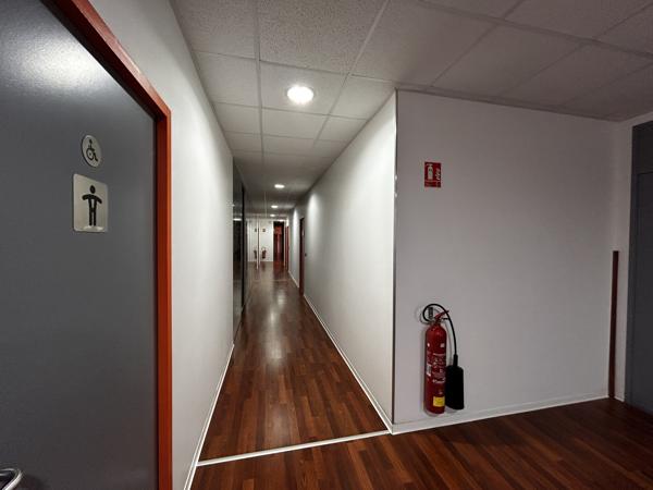 Bureaux à louer 490 m² à Gradignan sur site sécurisé avec parking