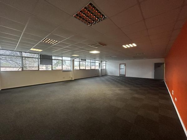 Bureaux à louer 490 m² à Gradignan sur site sécurisé avec parking