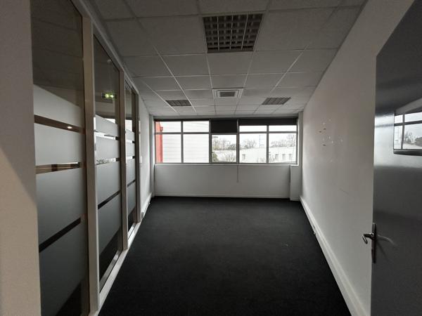 Bureaux à louer 490 m² à Gradignan sur site sécurisé avec parking