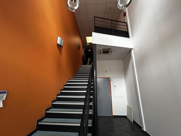 Bureaux à louer 490 m² à Gradignan sur site sécurisé avec parking