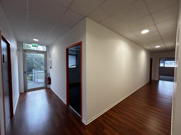 Bureaux à louer 490 m² à Gradignan sur site sécurisé avec parking