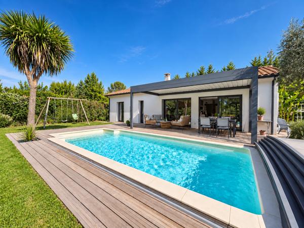 Maison
         5 pièces
        - 100 m² 279 900 € *