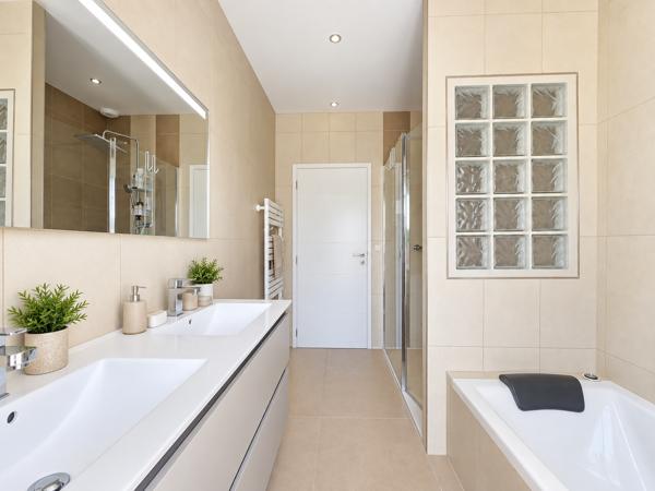 Maison
         5 pièces
        - 100 m² 279 900 € *