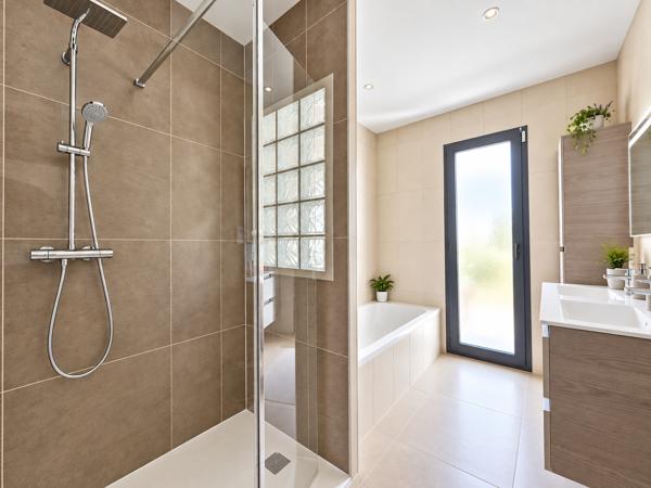 Maison
         5 pièces
        - 100 m² 279 900 € *
