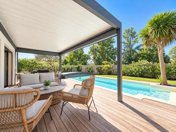 Maison
         5 pièces
        - 100 m² 279 900 € *