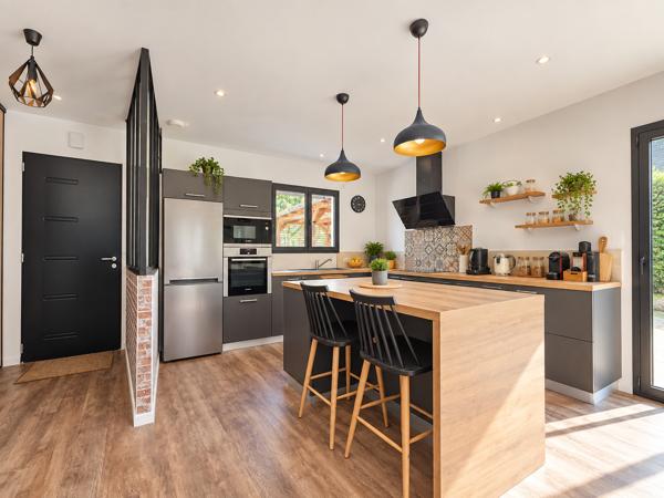 Maison
         5 pièces
        - 100 m² 279 900 € *