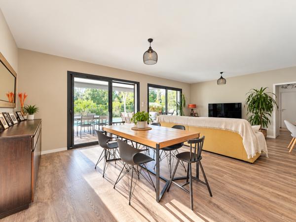 Maison
         5 pièces
        - 100 m² 279 900 € *