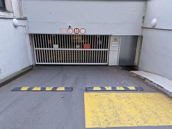 À louer ? Place de parking sécurisée en sous-sol ? Lille Centre