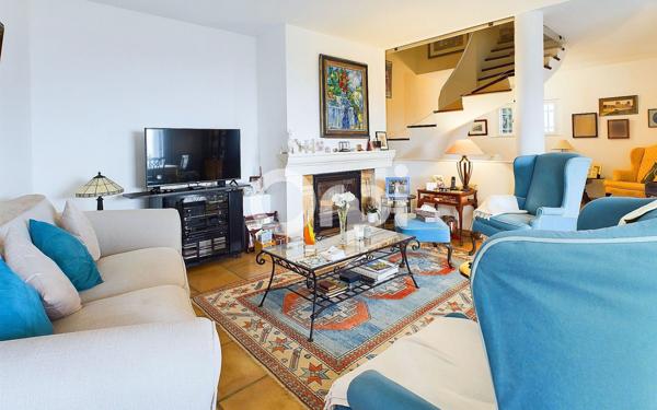 Maison à vendre    6 pièces •  Mandelieu-la-Napoule