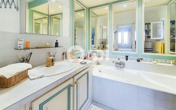 Maison à vendre    6 pièces •  Mandelieu-la-Napoule