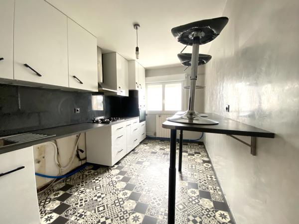 Saint-Étienne (42000) *Opportunité à saisir* T4 de + de 81m² au dernier étage