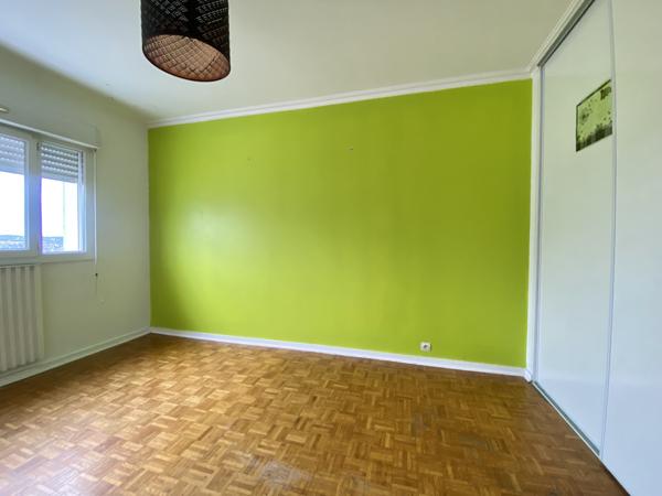 Saint-Étienne (42000) *Opportunité à saisir* T4 de + de 81m² au dernier étage