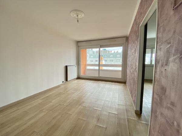 Saint-Étienne (42000) *Opportunité à saisir* T4 de + de 81m² au dernier étage