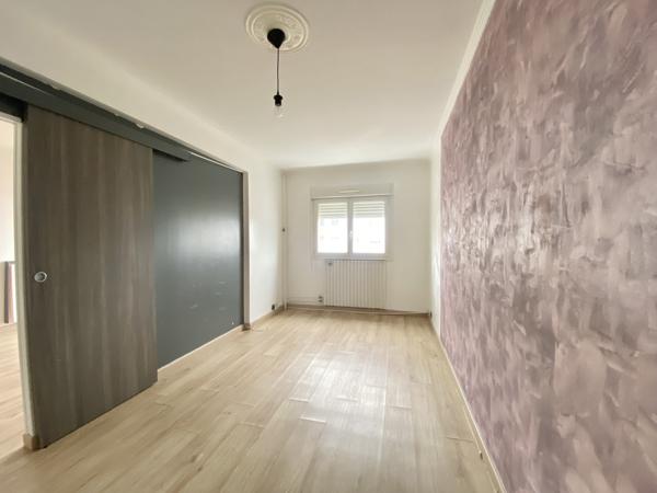 Saint-Étienne (42000) *Opportunité à saisir* T4 de + de 81m² au dernier étage