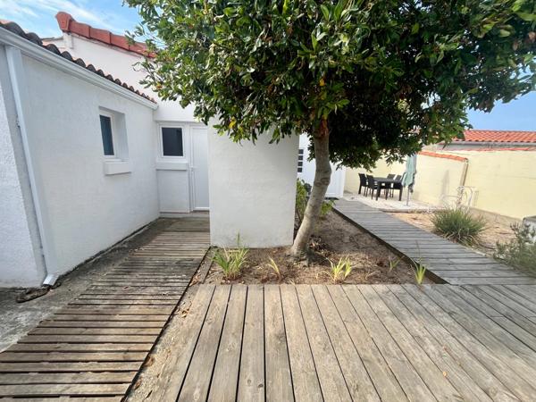 LA FAUTE SUR MER (85) PROCHE OCEAN VILLA PLAIN PIED AVEC 2 LOCATIFS SAISONNIERS INDEPENDANTS SUR 400M²