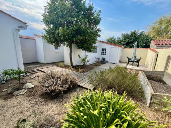 LA FAUTE SUR MER (85) PROCHE OCEAN VILLA PLAIN PIED AVEC 2 LOCATIFS SAISONNIERS INDEPENDANTS SUR 400M²