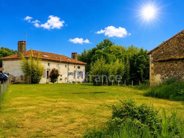 Maison en pierre 115m2 4 pièces ADRIERS (86)