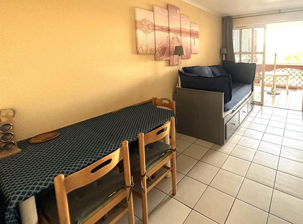 Charmant Appartement a Vendre a Saint-Raphael avec Vue sur la Mer !