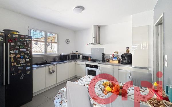 Maison à vendre    6 pièces •  Pia