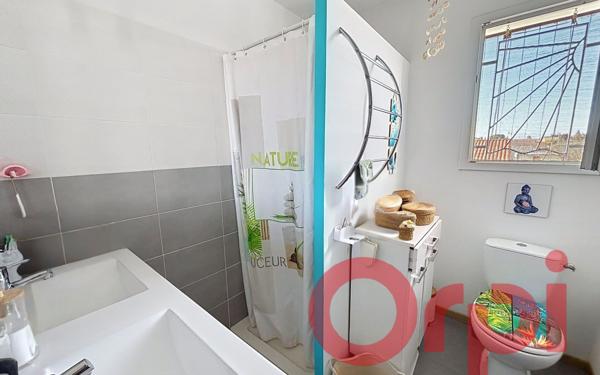 Maison à vendre    6 pièces •  Pia