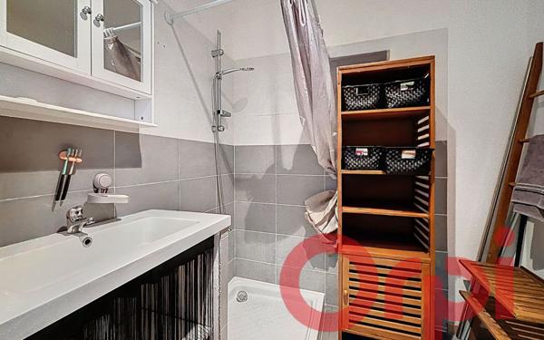 Maison à vendre    6 pièces •  Pia